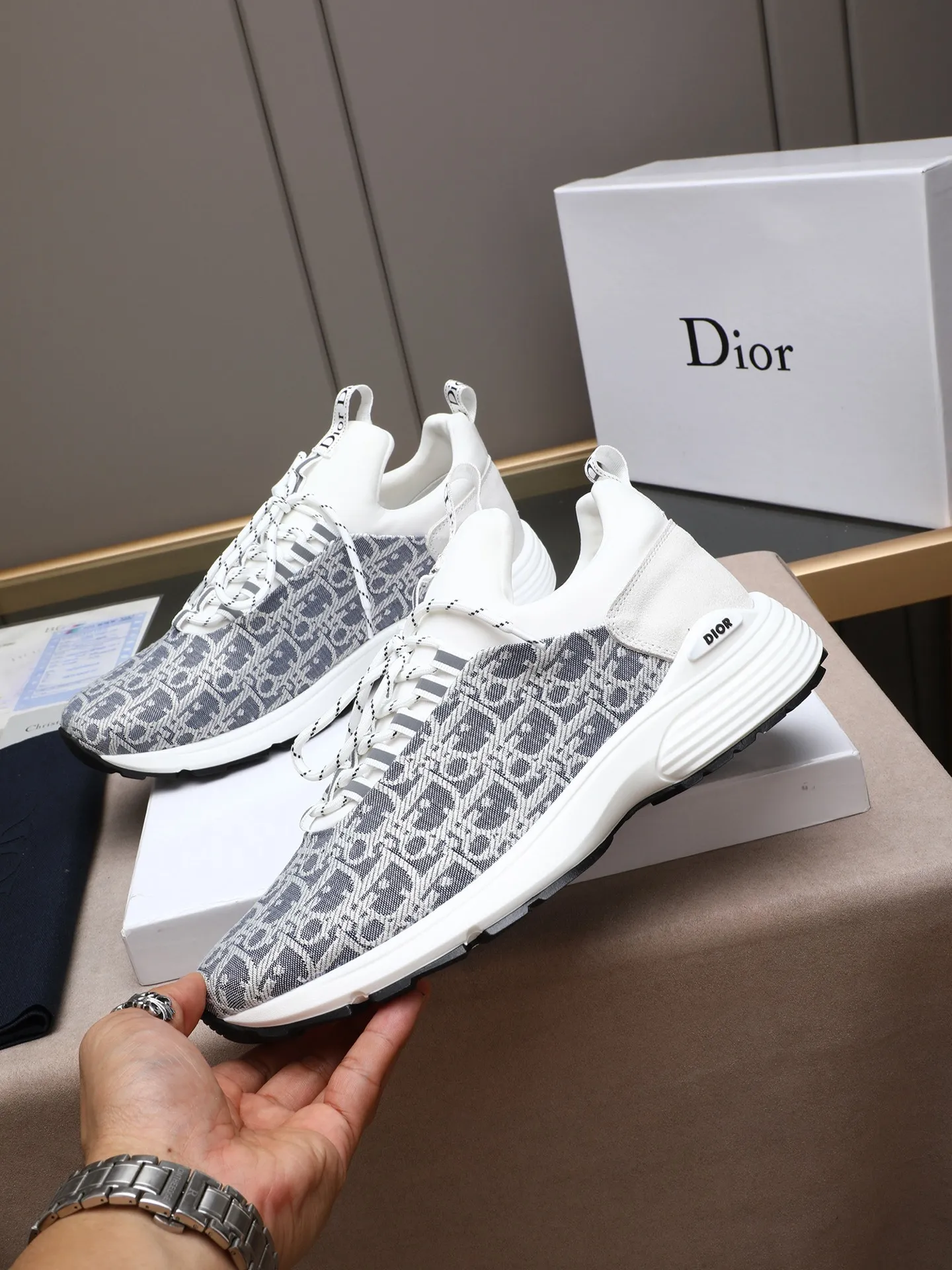 Men's shoes 💰440 💰Dior [Dior] 😘😘High-end series of casual men's shoes, simple and elegant👍👍👍The upper is made of first-layer genuine leather spliced ​​with Dior's special material [sun][sun]; imported first-layer sheepskin lining; special outsole, wear-resistant, lightweight, the overall design is harmonious and unified without lacking personality 👣🌟✨You deserve it! 3 colors😍Sizes 38~44. (45 custom-made) The picture above is a big seller🔥🔥🔥